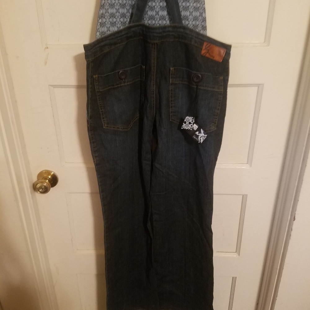 Clothes - Picture 3 of 4